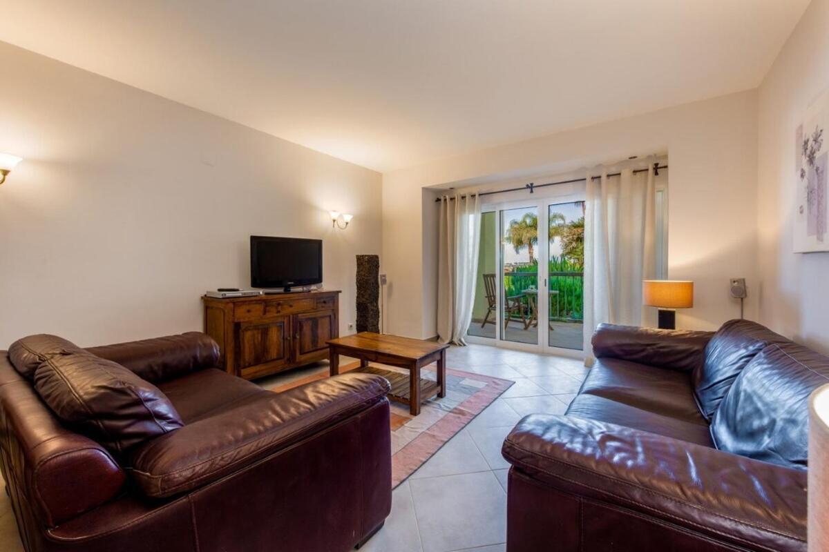 3-Bedroom Ground Floor Apartment With Communal Pool In The Heart Of Alvor At07 Esterno foto