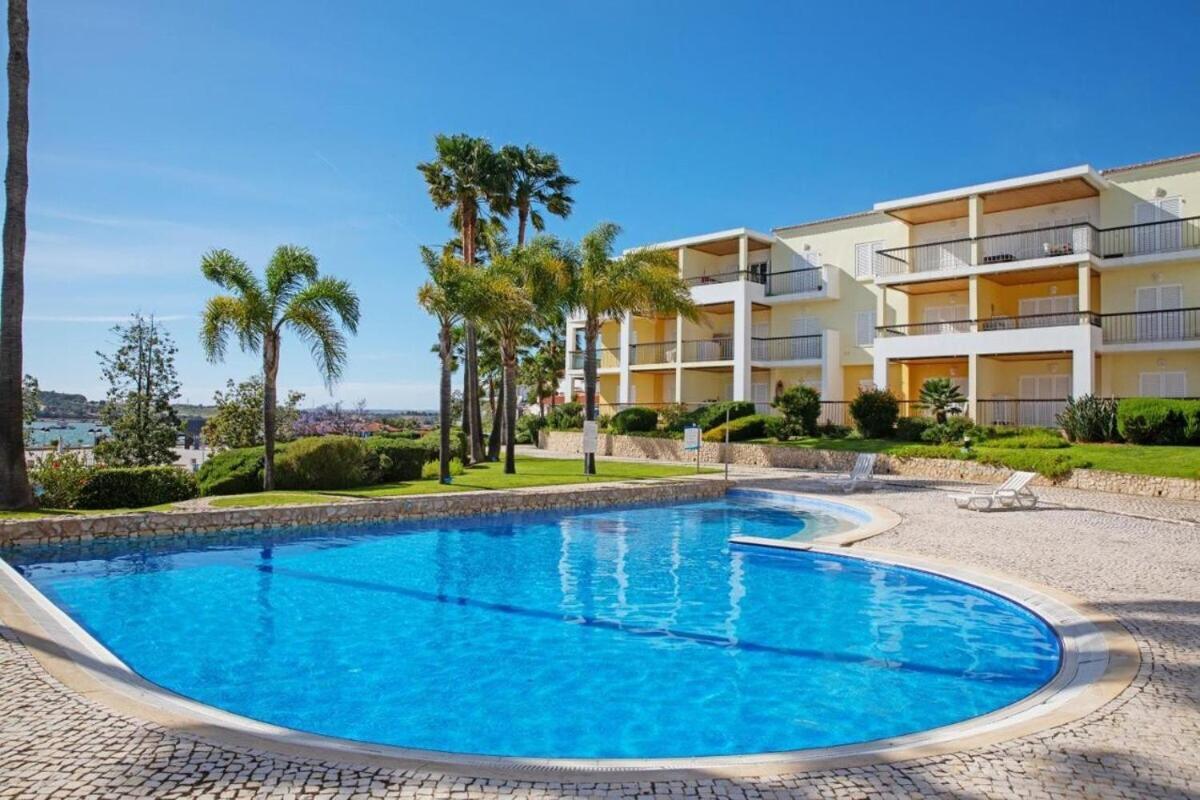 3-Bedroom Ground Floor Apartment With Communal Pool In The Heart Of Alvor At07 Esterno foto